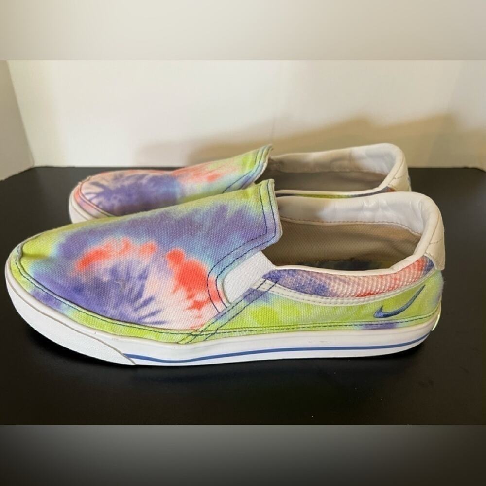 NIKE WOMENS CANVAS “SLIP ON” SIZE 9